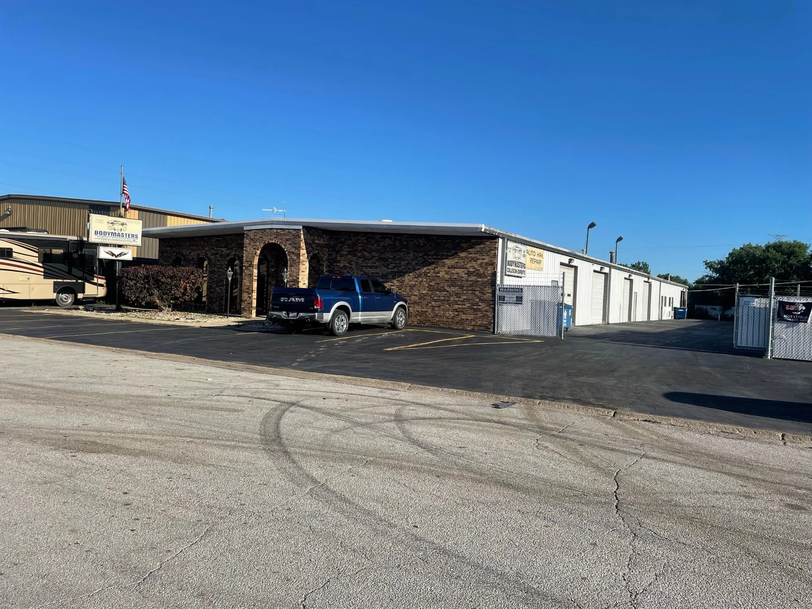 Exterior of Bodymasters Collision Experts in Crestwood Illinois